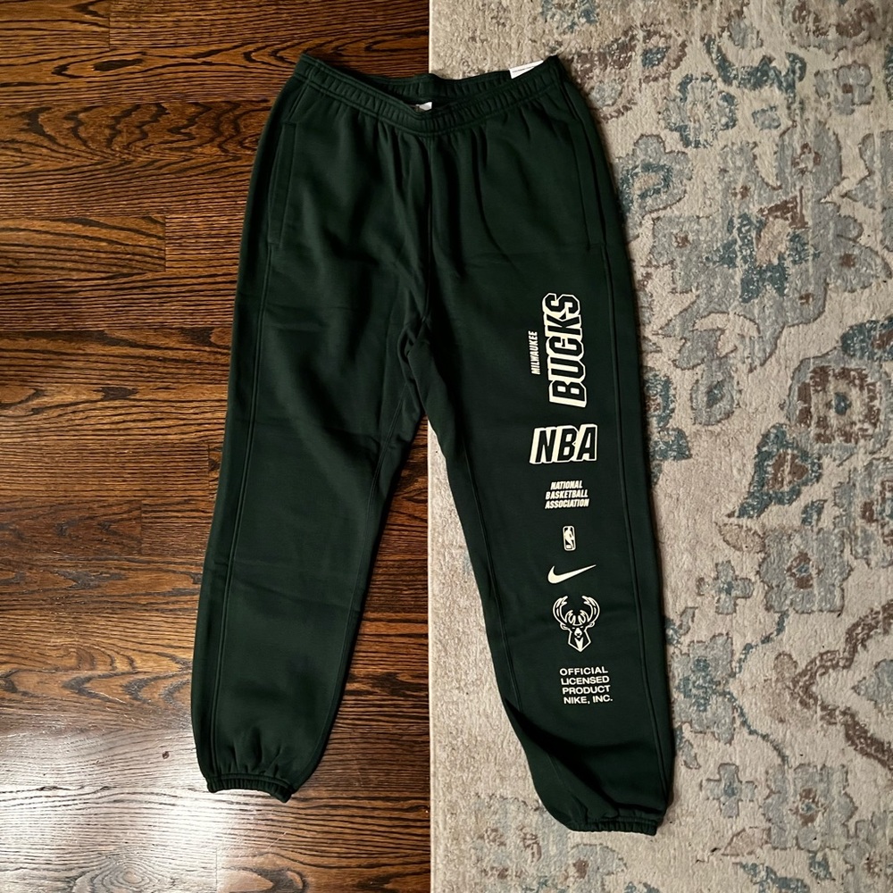 Nike Courtside Fleece Milwaukee Bucks Pants - **NEW - L**